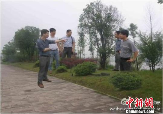 圖為余杭政府網(wǎng)站上的“懸浮”照片頁面。