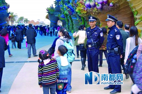 <p>&nbsp;&nbsp;&nbsp;&nbsp;長(zhǎng)隆海洋王國(guó)春節(jié)期間共接待游客近15萬(wàn)人次，橫琴派出所長(zhǎng)隆海洋王國(guó)現(xiàn)場(chǎng)安保執(zhí)勤迎來(lái)了巨大的安保壓力。</p>