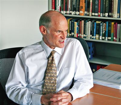 布魯斯·麥康納爾：用互聯(lián)網(wǎng)力量要考慮網(wǎng)民利益