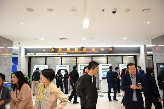 金華市行政服務(wù)中心內(nèi)。浙江省人社廳供圖