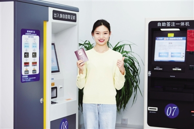 <p>　　群眾自助取證。</p>