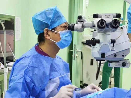 變身謠言“粉碎機”！濰坊眼科醫(yī)院員工集體ICL晶體植入摘鏡直播圓滿完成