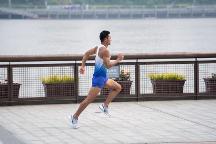 國(guó)產(chǎn)運(yùn)動(dòng)鞋什么牌子質(zhì)量好？來(lái)看看大神都在穿的多威跑鞋