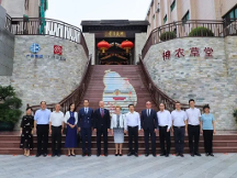 匈牙利國(guó)會(huì)常務(wù)副主席參觀白云山和黃中藥神農(nóng)草堂