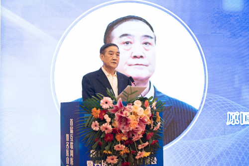 中國(guó)民族醫(yī)藥學(xué)會(huì)會(huì)長(zhǎng)、原國(guó)家中醫(yī)藥管理局醫(yī)政司司長(zhǎng)許志仁