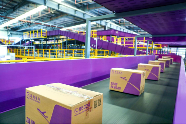 大件快遞用什么物流？實(shí)力強(qiáng)勁跨越速運(yùn)，護(hù)航大件貨物安全送達(dá)