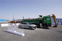 31噸重卡側(cè)翻壓頂 奇瑞風(fēng)云A8L硬核挑戰(zhàn)成功！