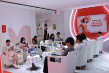 夏日變美季熱度高漲 韓妃等機(jī)構(gòu)周年慶開(kāi)啟 “內(nèi)卷” 模式